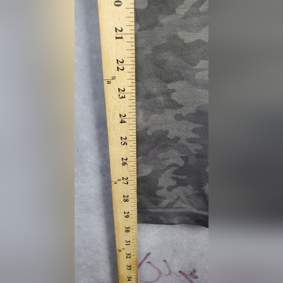 SPANX Look At Me‎ Now Seamless Cropped Leggings Camo Size XL - Picture 10 of 10